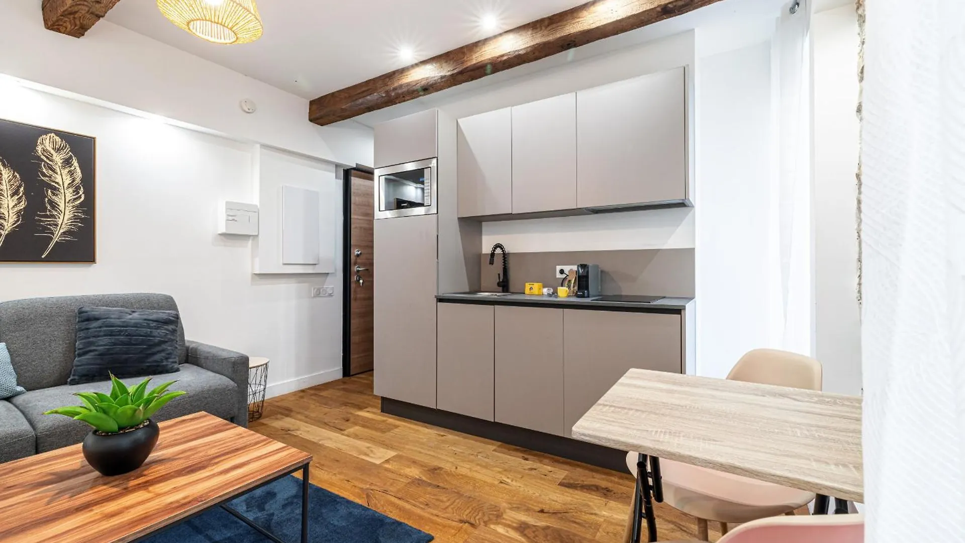 Pretty & Quiet Studio In Port Area Nice Apartment