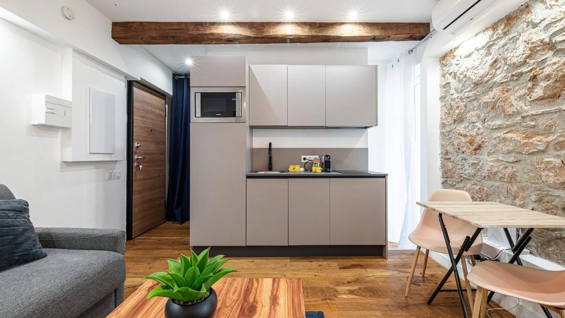 Pretty & Quiet Studio In Port Area Νίκαια Διαμέρισμα